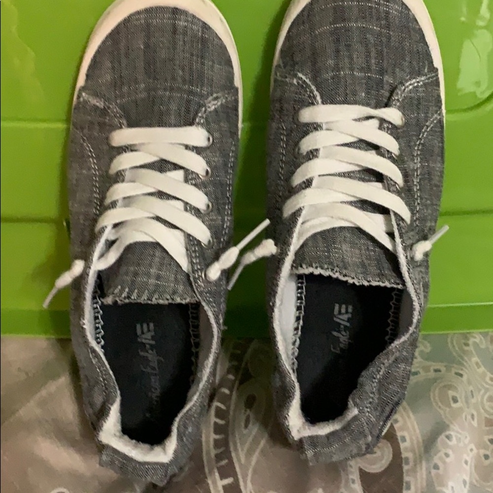 Shoe